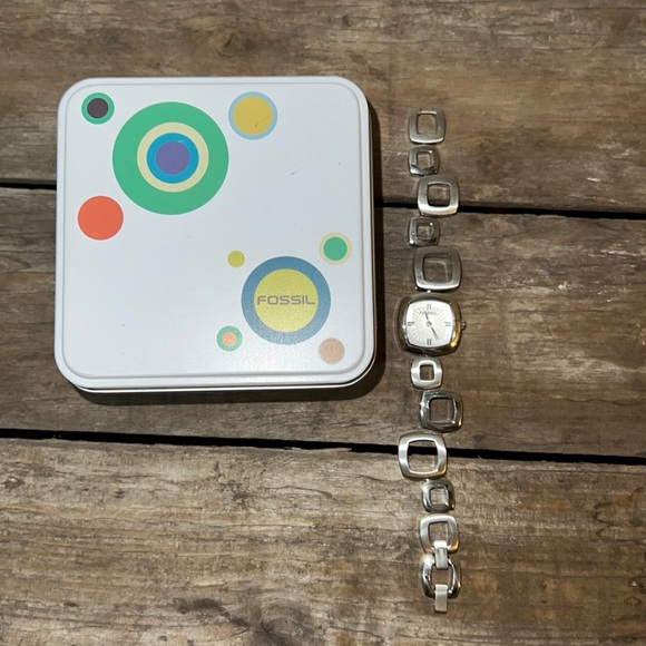 Fossil Watch Women Silver Tone Square Link Sunburst Dial 50M WR ES 1869 - Picture 1 of 6